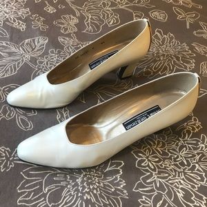 Stuart Weitzman vintage leather pumps size US 8.5